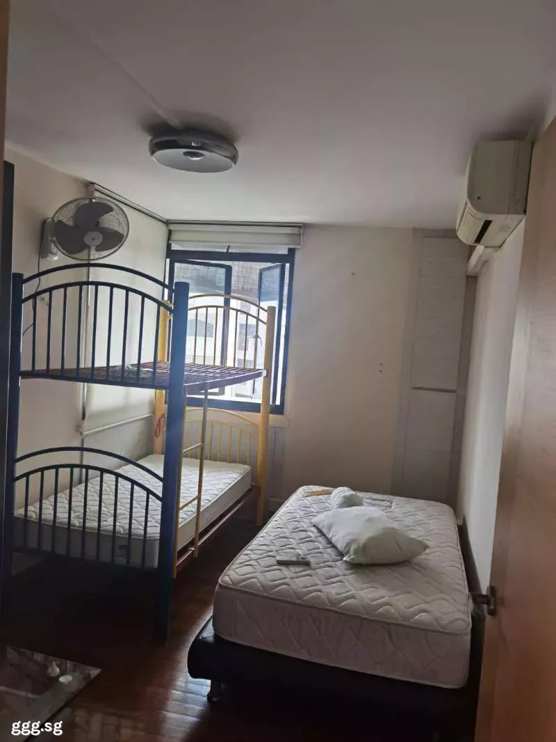 Room Rent • Kallang • 37 Cambridge Road • S$800 • 4-Room (3 BR) • Common Room