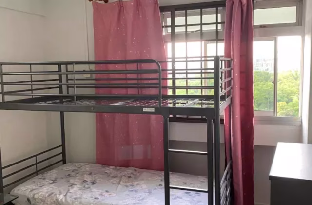 Room Rent • Western Water Catchment • 496E Tampines Avenue 9 • S$750 • 5-Room (4 BR) • Common Room
