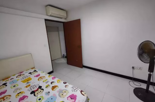 Room Rent • Bukit Merah • 486 Segar Road • S$900 • 4-Room (3 BR) • Common Room