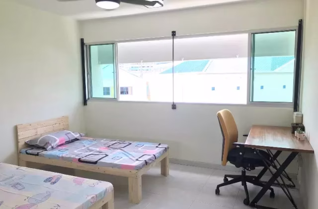 Room Rent • Singapore River • 526 Hougang Avenue 6 • S$1100 • 5-Room (4 BR) • Common Room