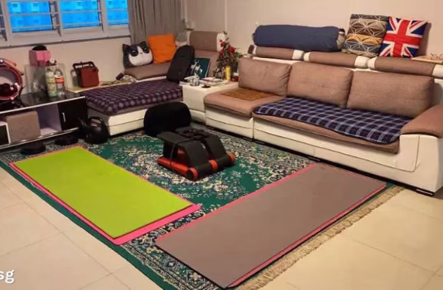 Room Rent • Simpang • 45 Marine Crescent • S$0 • 4-Room (3 BR) • Common Room
