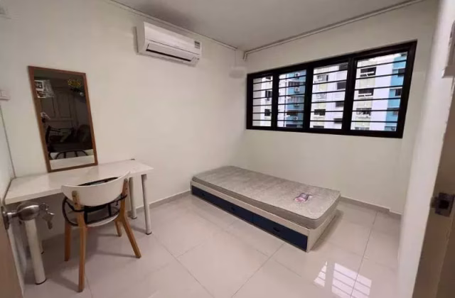 Room Rent • Rochor • 209 Yishun Street 21 • S$1000 • 5-Room (4 BR) • Common Room