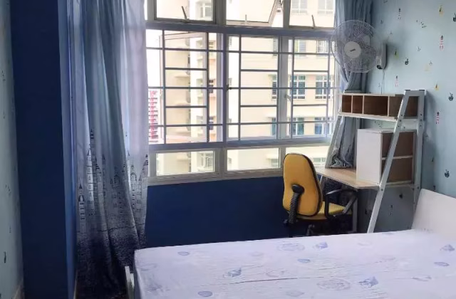 Room Rent • Bishan • 265B Compassvale Link • S$880 • 4-Room (3 BR) • Common Room