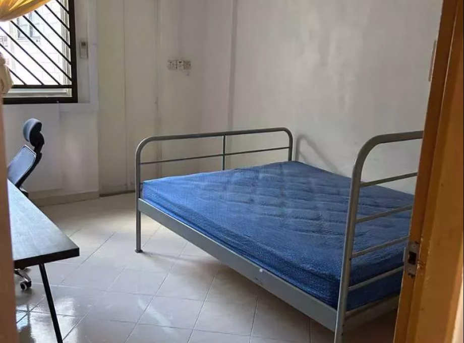 Room Rent • Bukit Batok •  Guilin View • S$1250 • 4-Room (3 BR) • Master Room Photo