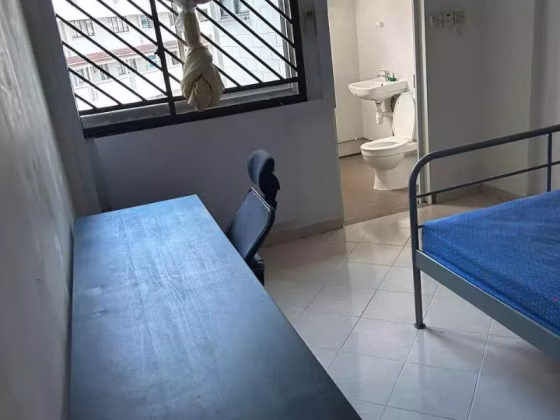 Room Rent • Bukit Batok •  Guilin View • S$1250 • 4-Room (3 BR) • Master Room Photo