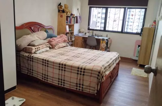 Room Rent • Bukit Batok • 289F Bukit Batok Street 25 • S$1400 • 4-Room (3 BR) • Master Room