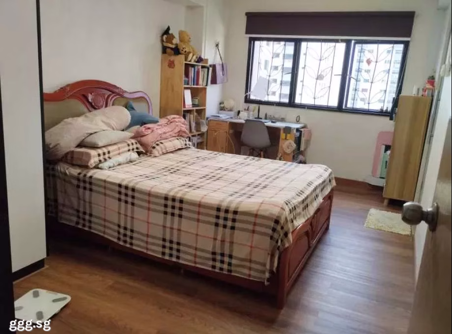 Room Rent • Bukit Batok • 289F Bukit Batok Street 25 • S$1400 • 4-Room (3 BR) • Master Room Photo