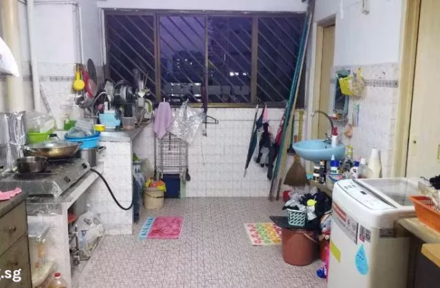 House Sale • Lim Chu Kang • 186 Boon Lay Avenue • S$300000 • 3-Room (2 BR) • 635ft² / 58m²