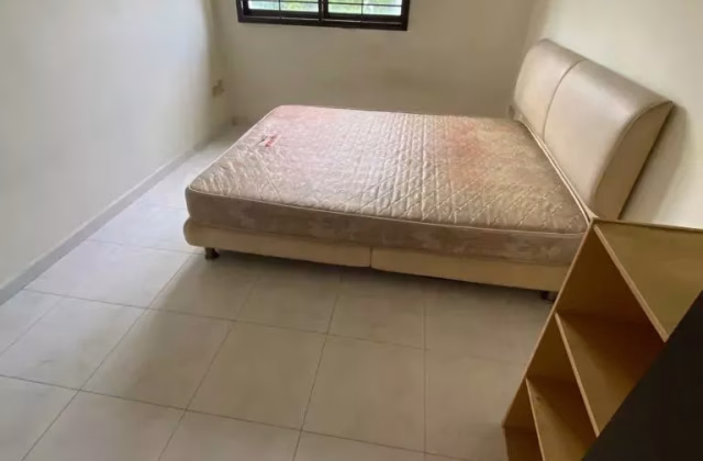 Room Rent • Hougang • 484 Admiralty Link • S$500 • 4-Room (3 BR) • Common Room