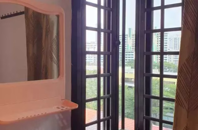 Room Rent • Clementi •  Tiong Bahru Estate • S$650 • 2-Room (1 BR) • Common Room