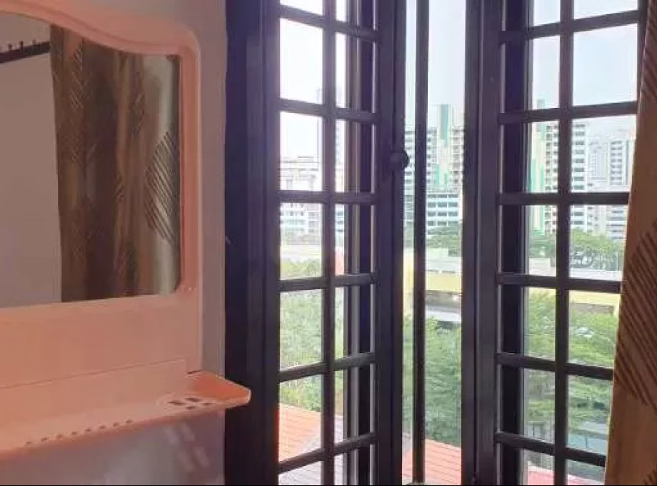 Room Rent • Clementi •  Tiong Bahru Estate • S$650 • 2-Room (1 BR) • Common Room Photo
