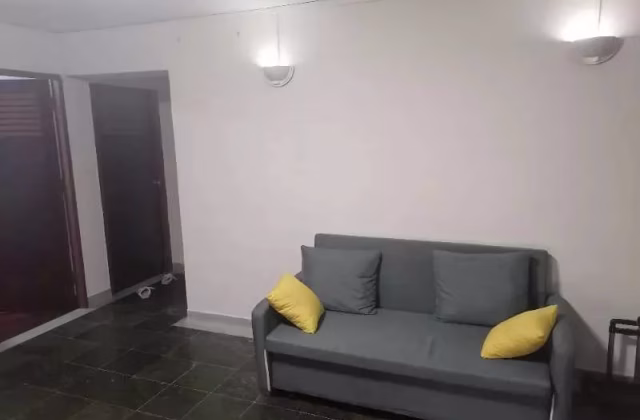 Room Rent • Simpang • 76 Marine Drive • S$1400 • 4-Room (3 BR) • Common Room