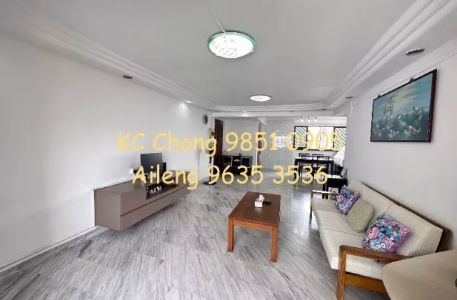House Sale • Paya Lebar • 305 Jurong East Street 32 • S$650000 • 3-Room (2 BR) • 1302ft² / 120m²
