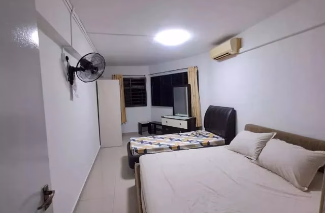 Room Rent • Bukit Batok • 153 Bukit Batok Street 11 • S$900 • 3-Room (2 BR) • Common Room
