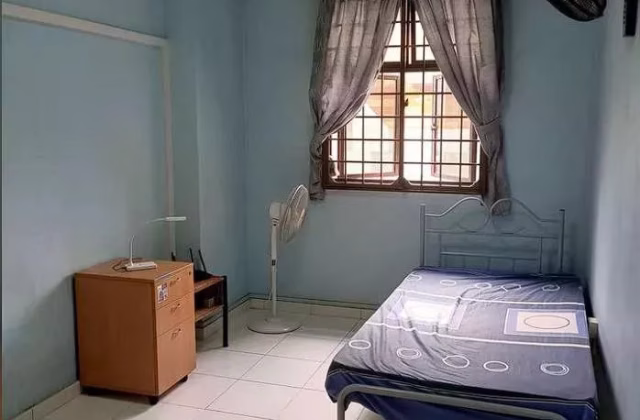 Room Rent • Hougang • 341B Sembawang Close • S$750 • 5-Room (4 BR) • Common Room