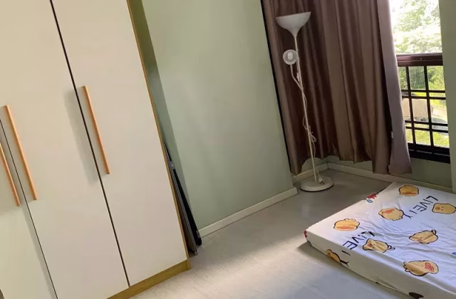 Room Rent • Bukit Merah • 465 Segar Road • S$850 • 4-Room (3 BR) • Common Room
