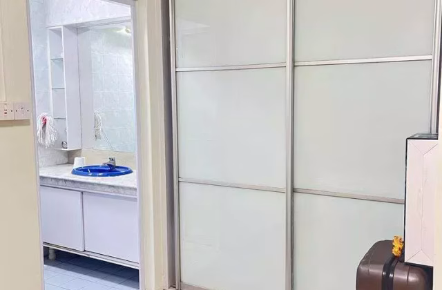 Room Rent • Singapore River • 951 Hougang Avenue 9 • S$1800 • 5-Room (4 BR) • Master Room
