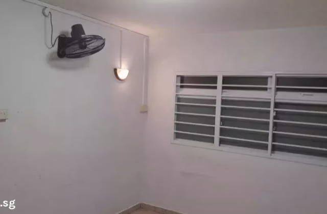 Room Rent • Bukit Batok • 340 Bukit Batok Street 34 • S$800 • 3-Room (2 BR) • Common Room