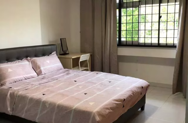 Room Rent • Ang Mo Kio • 270 Pasir Ris Street 21 • S$1200 • Executive HDB • Master Room