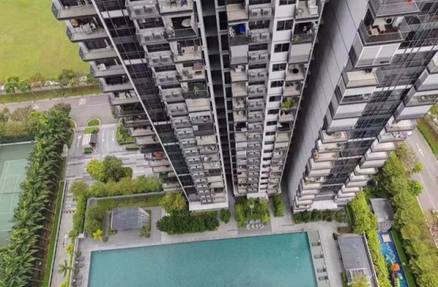 Room Rent • Downtown Core •  Sky Vue • S$2000 • Condo • Master Room