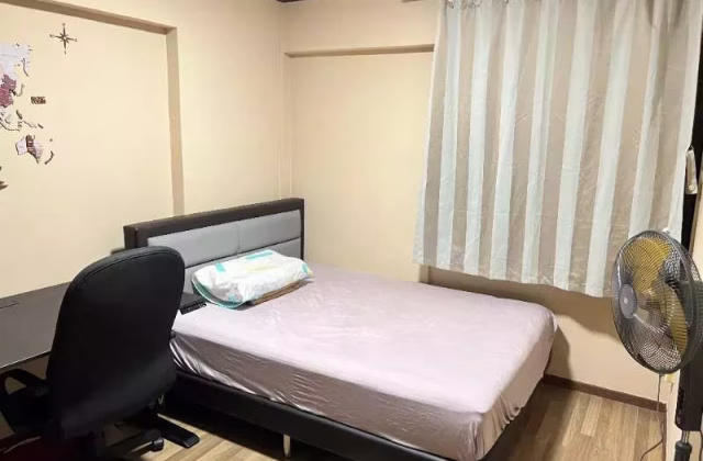 Room Rent • Clementi • 17 Telok Blangah Crescent • S$1200 • 4-Room (3 BR) • Common Room