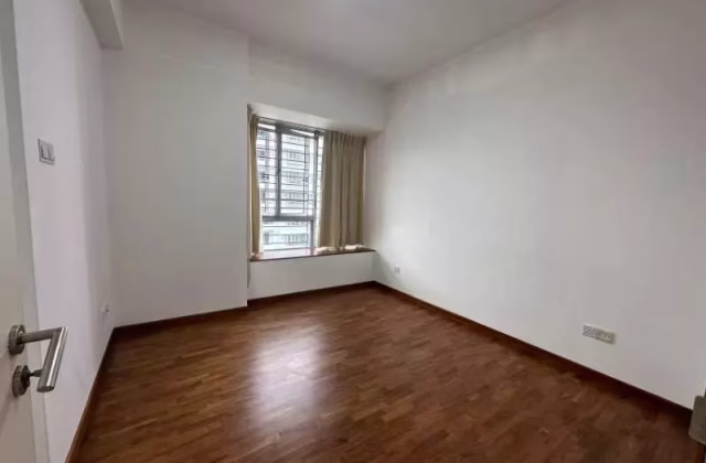 Room Rent • Newton •  De Royale • S$2350 • Condo • Master Room