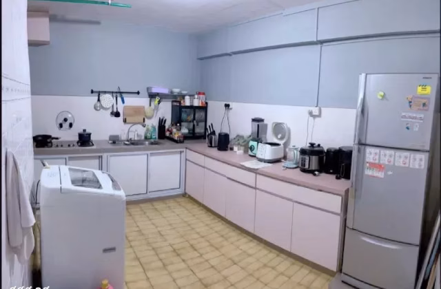 Room Rent • Singapore River • 234 Hougang Avenue 1 • S$650 • 4-Room (3 BR) • Room Sharing
