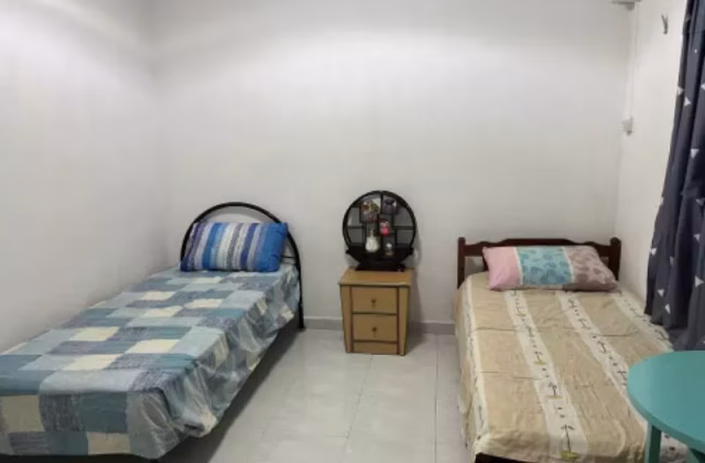 Room Rent • Western Water Catchment • 384 Tampines Street 32 • S$1200 • 5-Room (4 BR) • Common Room
