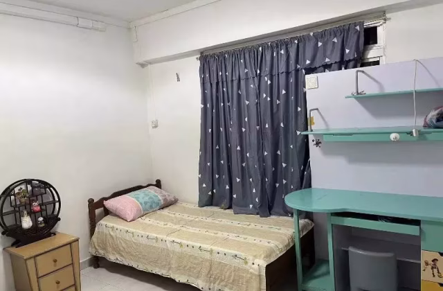 Room Rent • Western Water Catchment • 384 Tampines Street 32 • S$1200 • 5-Room (4 BR) • Common Room