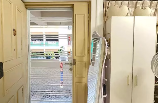 Room Rent • Hougang • 406 Sembawang Drive • S$1300 • 4-Room (3 BR) • Master Room