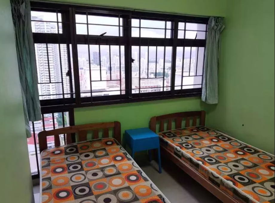 Room Rent • Marine Parade • 146 Lorong 2 Toa Payoh • S$1100 • 4-Room (3 BR) • Common Room Photo