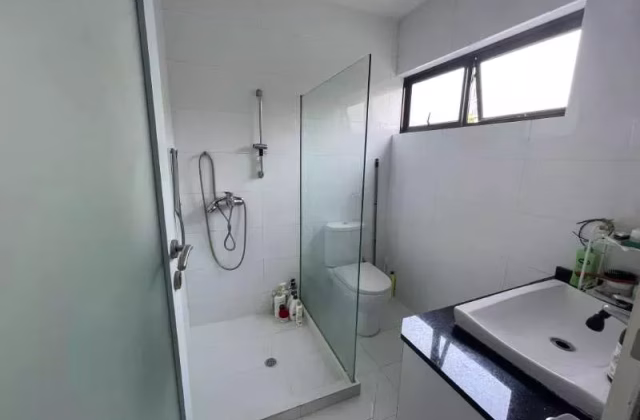 Room Rent • Singapore River • HIGHLAND WALK (549056) • S$1600 • Semi-D • Master Room