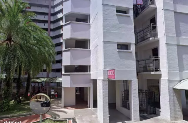 Room Rent • Geylang • 690D Choa Chu Kang Crescent • S$1200 • 4-Room (3 BR) • Common Room
