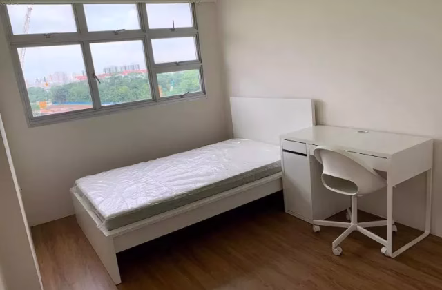 Room Rent • Bukit Batok • 440C Bukit Batok West Avenue 8 • S$1400 • 5-Room (4 BR) • Master Room