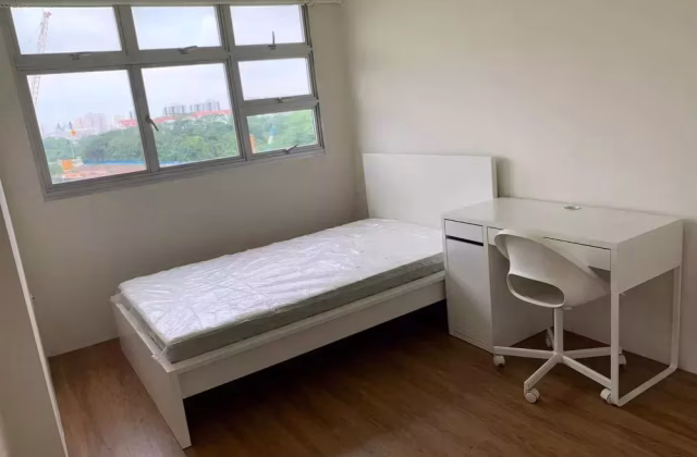Room Rent • Bukit Batok • 440C Bukit Batok West Avenue 8 • S$1500 • 3-Room (2 BR) • Master Room