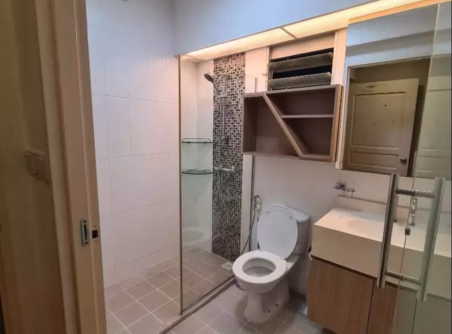 Room Rent • Western Water Catchment • 522B Tampines Central 7 • S$1400 • 5-Room (4 BR) • Master Room Photo