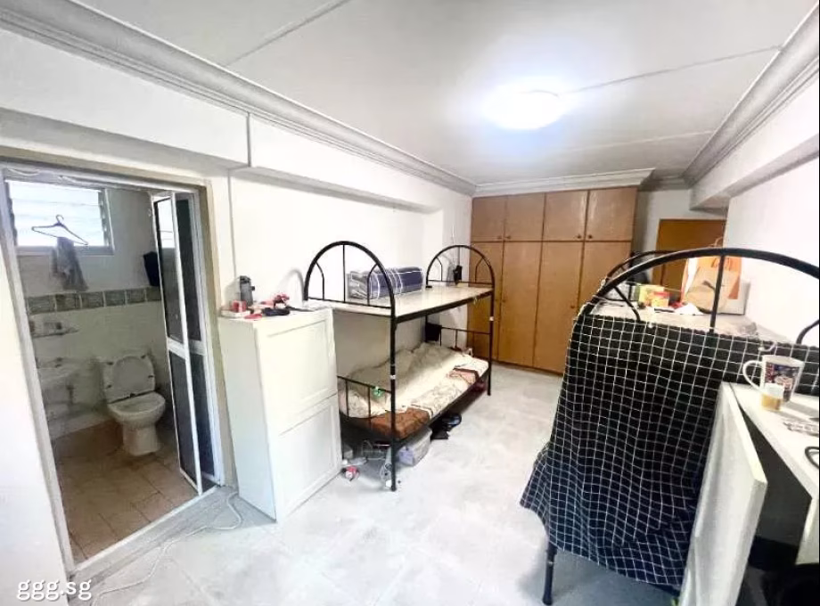 Room Rent • Ang Mo Kio • 557 Pasir Ris Street 51 • S$500 • 4-Room (3 BR) • Room Sharing Photo