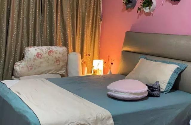 Room Rent • Singapore River •  Charlton Park • S$1500 • Terraced House • Master Room