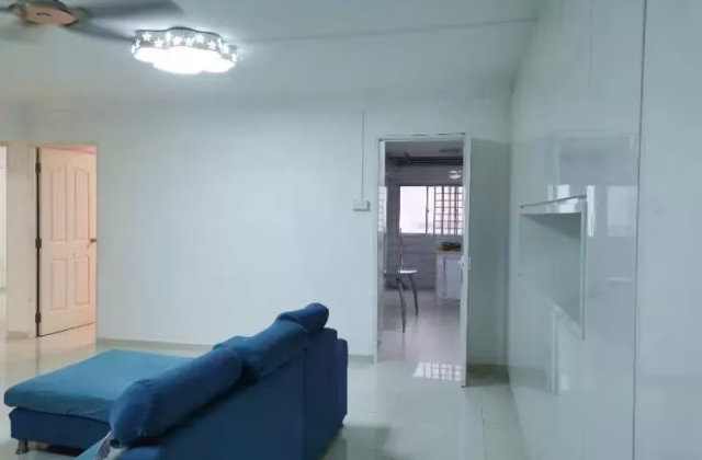 Room Rent • Bukit Batok • 208 Bukit Batok Street 21 • S$1300 • 4-Room (3 BR) • Master Room