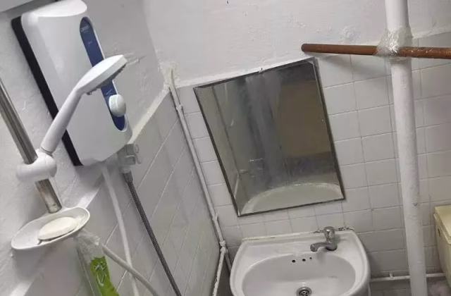 Room Rent • Bukit Batok • 150 Bukit Batok Street 11 • S$1100 • 3-Room (2 BR) • Master Room