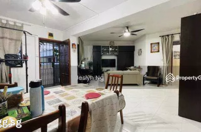 House Sale • Lim Chu Kang • 716 Jurong West Street 71 • S$510000 • 5-Room (4 BR) • 1195ft² / 111m²