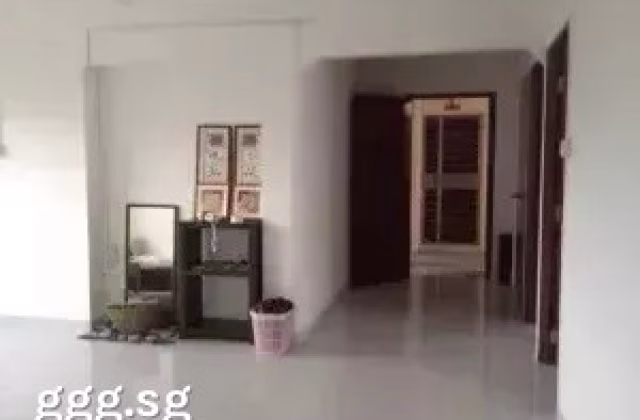 Room Rent • Ang Mo Kio • 113 Pasir Ris Street 11 • S$1350 • 4-Room (3 BR) • Master Room