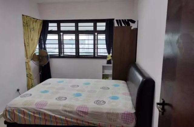 Room Rent • Clementi • 26D Jalan Membina • S$1200 • 4-Room (3 BR) • Common Room