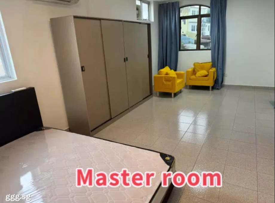 Room Rent • Central Water Catchment •  Fengli Gardens • S$1600 • Terraced House • Master Room Photo