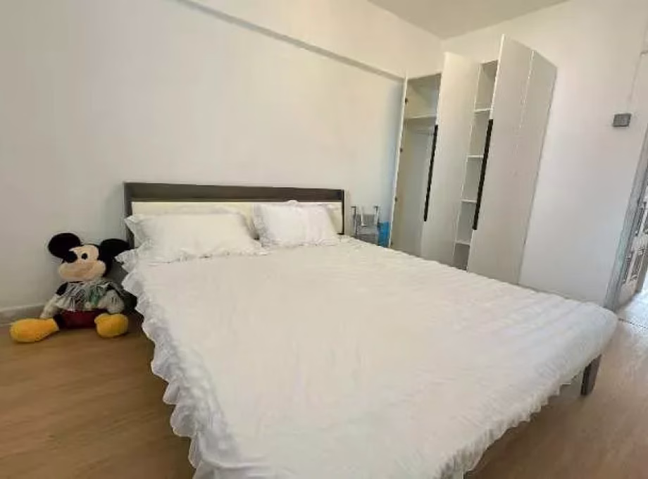 Room Rent • Museum • 9 Gloucester Road • S$1450 • 4-Room (3 BR) • Common Room Photo