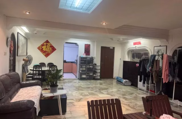 Room Rent • Geylang • 543 Choa Chu Kang Street 52 • S$550 • 5-Room (4 BR) • Maid Room