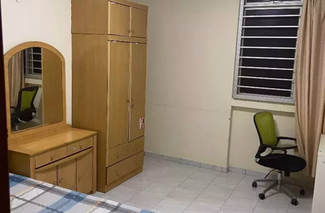 Room Rent • Western Water Catchment • 833 Tampines Street 83 • S$1000 • 4-Room (3 BR) • Common Room