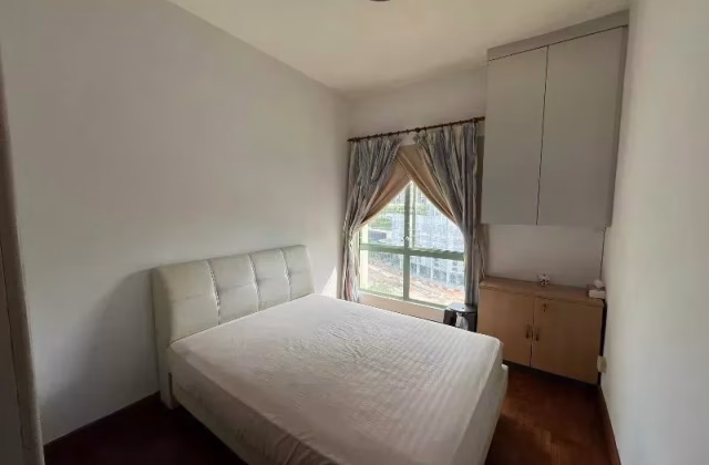 Room Rent • Bukit Batok •  Hillview Park • S$1000 • Condo • Common Room
