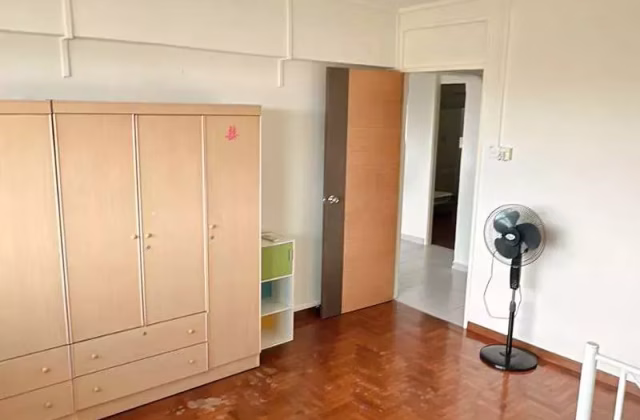 Room Rent • Singapore River • 686 Hougang Street 61 • S$980 • 5-Room (4 BR) • Common Room