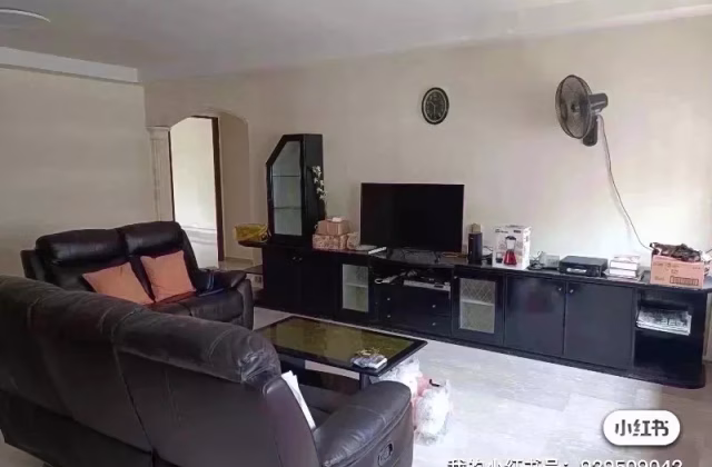 Room Rent • Ang Mo Kio • 516 Pasir Ris Street 52 • S$450 • 5-Room (4 BR) • Room Sharing